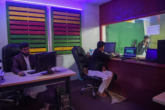 Taliban Suspends 14 Media Outlets in New Crackdown on Independent Press