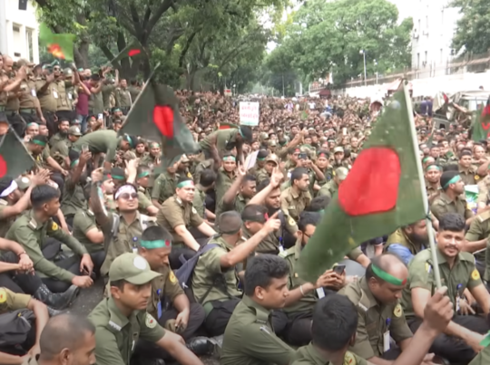Bangladesh Paramilitary Assaults Journalist Amid Rising Press Threats Under Interim Cybersecurity Push