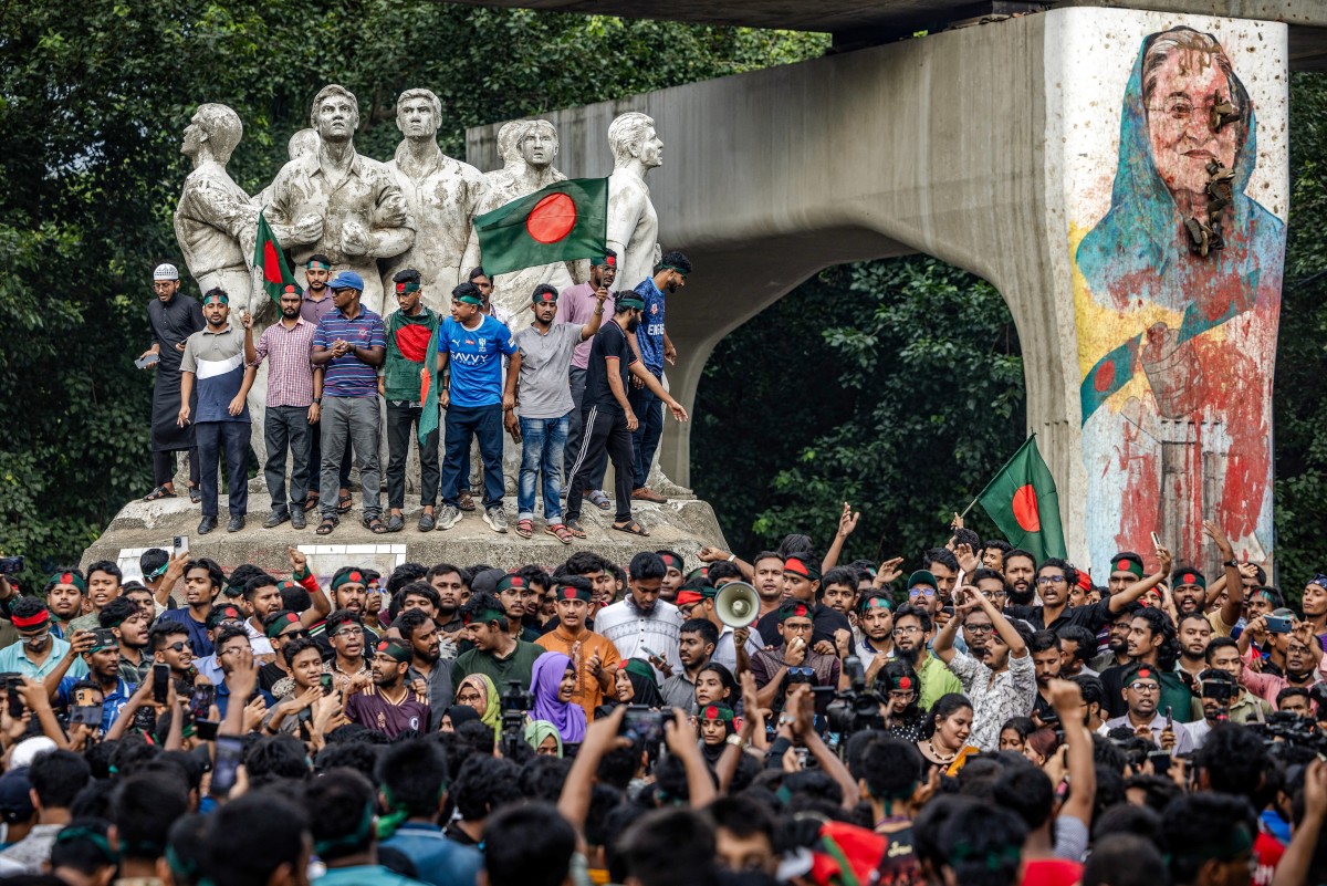 Bangladesh Investigates 28 Journalists Amid Crackdown on Protest Coverage