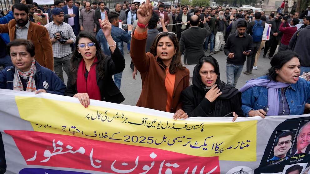 Pakistani Journalists Protest New Social Media Law Threatening Press Freedom