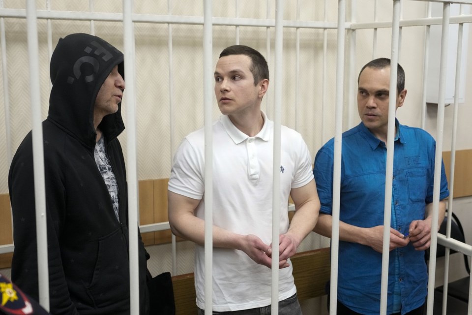 Russian Authorities Detain Journalists Ahead of Navalny Lawyers’ Sentencing