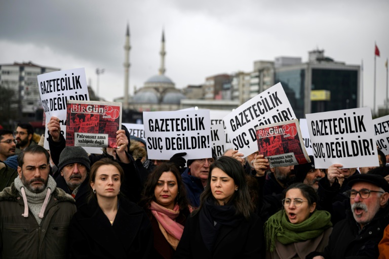 Turkey Detains Three Journalists Over Istanbul Prosecutor Story