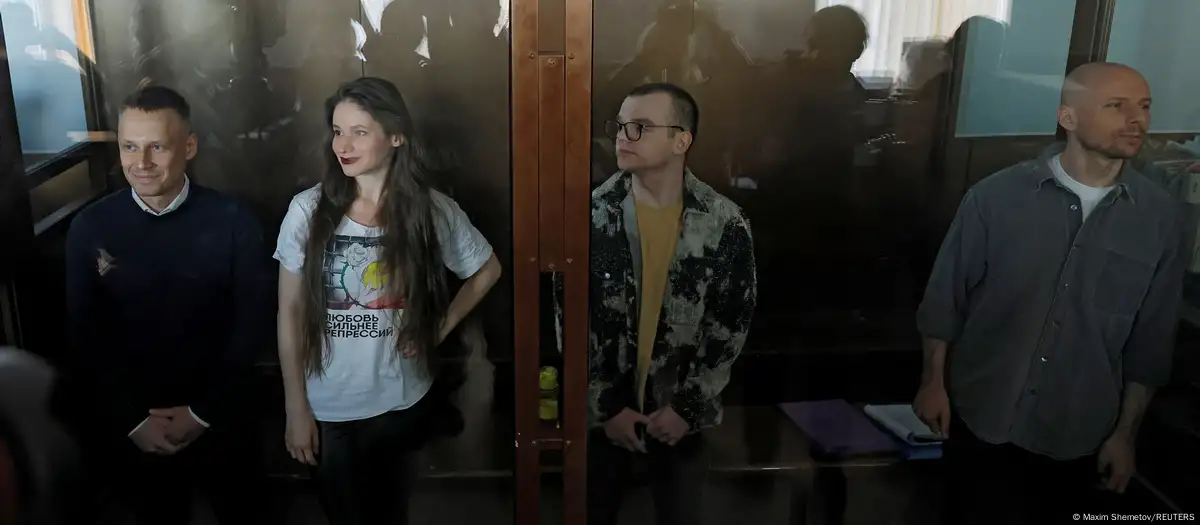 Russian Court Sentences Four Journalists to Prison for Alleged Extremism Ties to Navalny