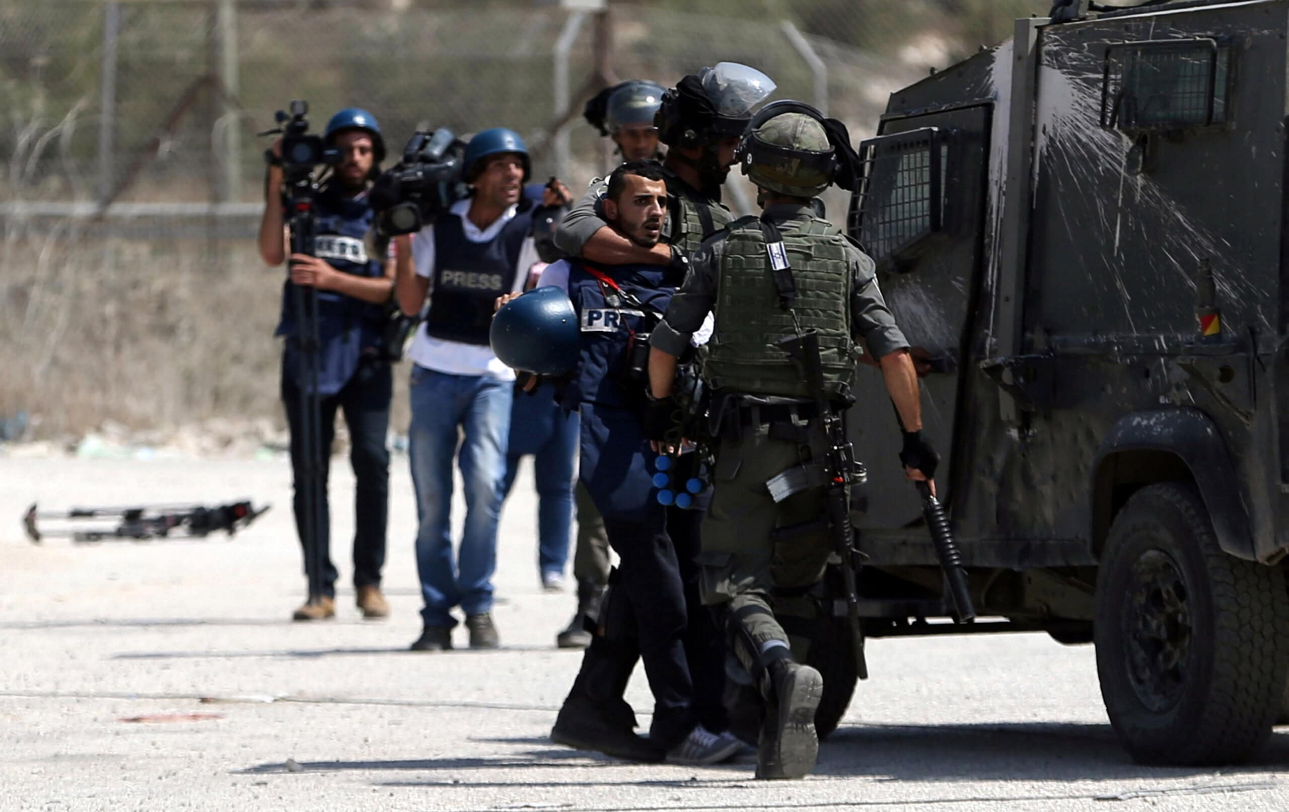 Attack on Yemeni Newspapers Condemned as War Crime by Palestinian Journalists Forum