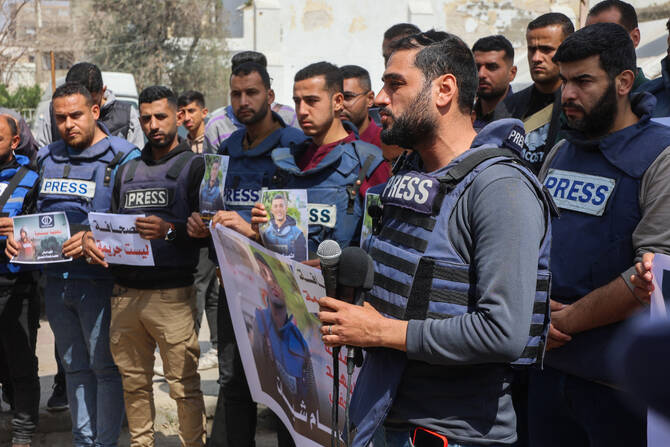 Israeli Forces Detain Palestinian Journalist Yasser Jaradat