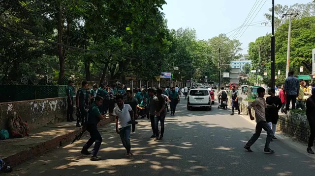 Two Journalists Beaten While Covering Clash in Chittagong, Bangladesh