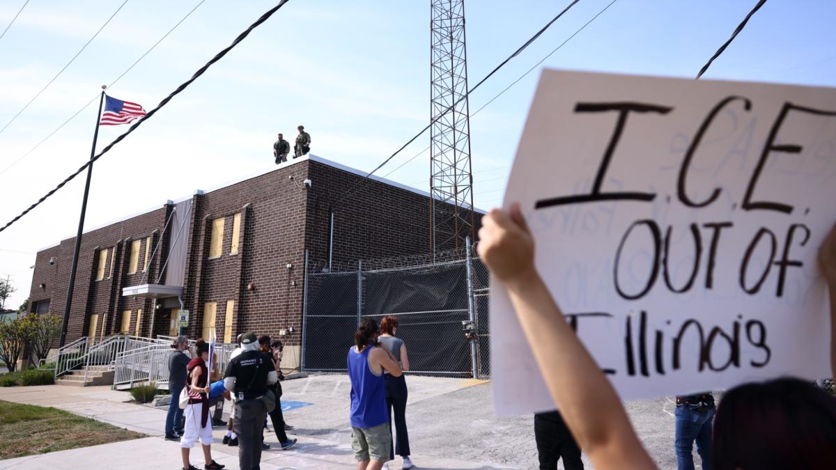 Journalists and Protesters Sue Over Alleged Federal Force in Chicago