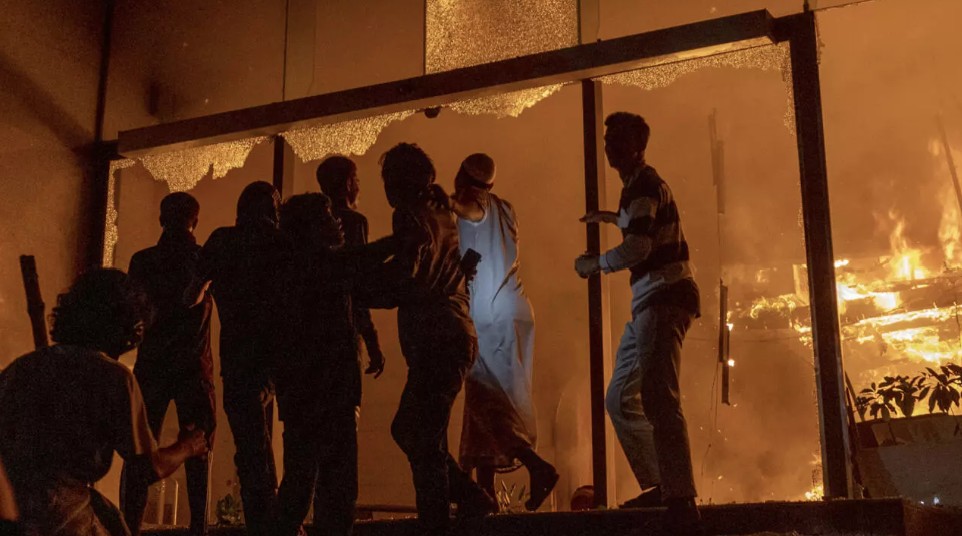 Bangladesh Protests Turn Deadly for Press as Newspapers Torched, Presses Fall Silent