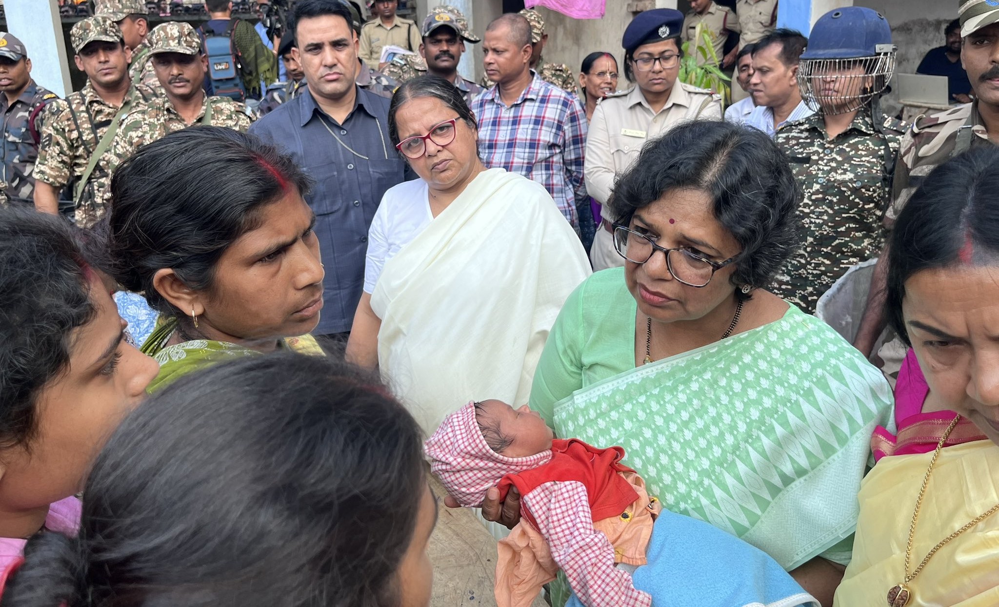 ABP Reporter Assaulted as Mob Violence Escalates in Beldanga, India